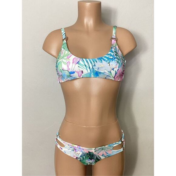 New BEBE tropical floral bikini set. Large. Retails $135 - Picture 2 of 10